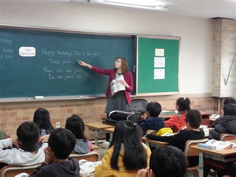 Are English teachers needed in Korea?