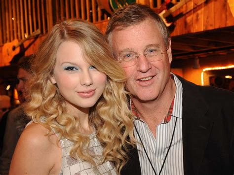 Are Taylor Swift's parents rich?
