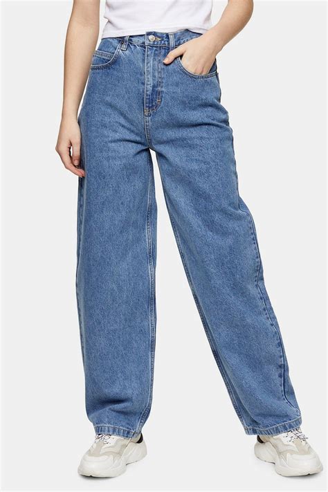 Are baggy jeans trendy?