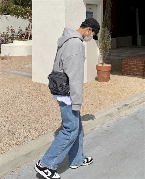 Are baggy pants in 2023?