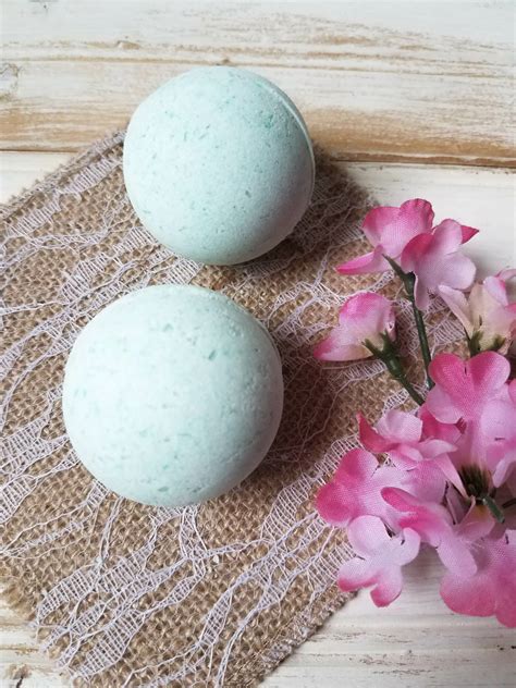 Are bath bombs supposed to be oily?