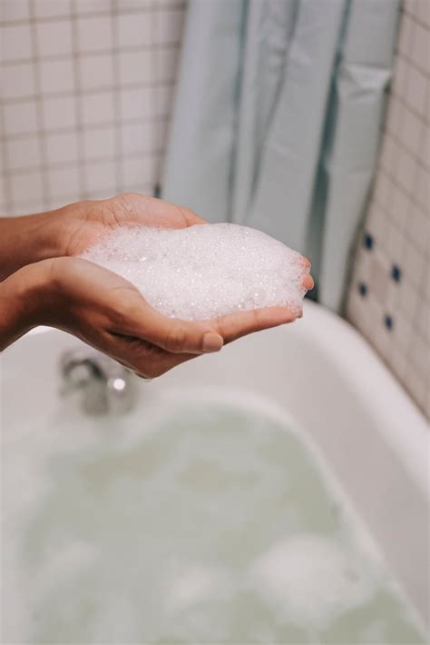 Are baths bad for yeast infections?