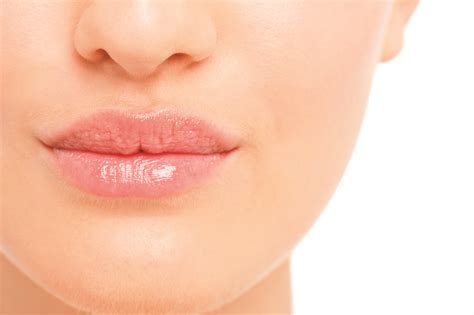 Are big lips more feminine?