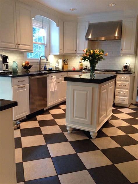 Are black and white floors in style?