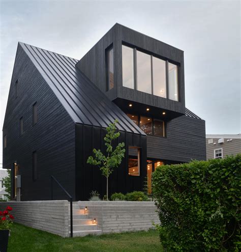 Are black roofs trendy?