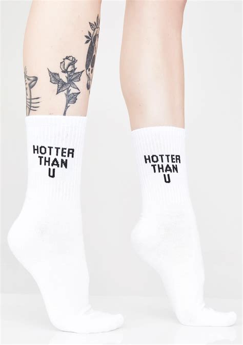 Are black socks hotter than white socks?
