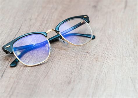 Are blue light glasses real?