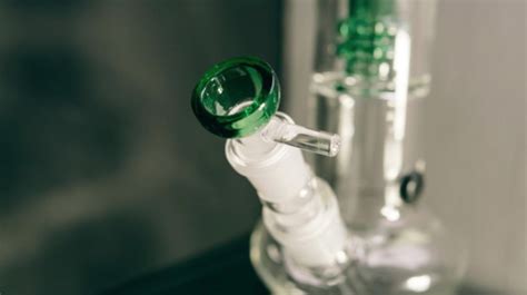 Are bongs hard on your lungs?
