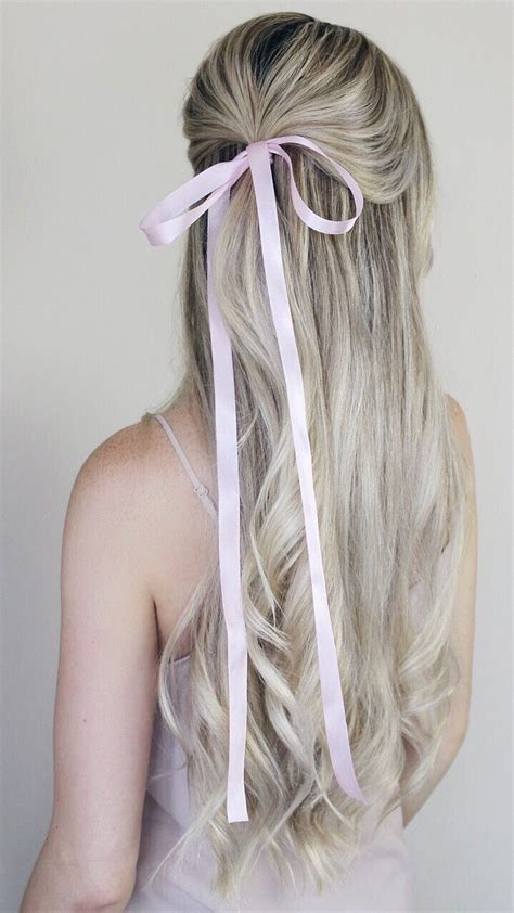 Are bows in hair in style 2023?