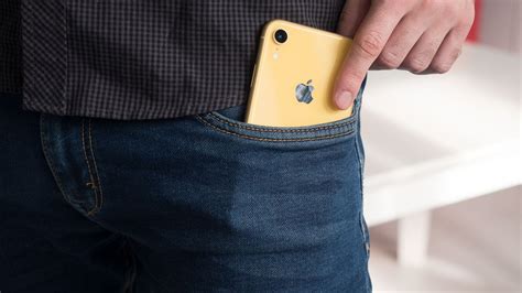 Are cell phones bad to carry in your pocket?