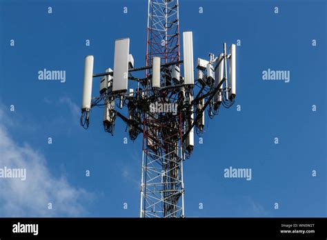 Are cell tower antennas directional?