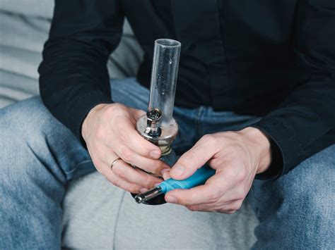 Are cigarettes worse than bongs?