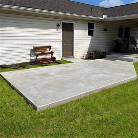 Are concrete patios supposed to be level?