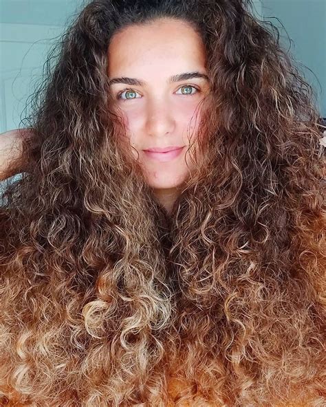 Are curly hair rare?