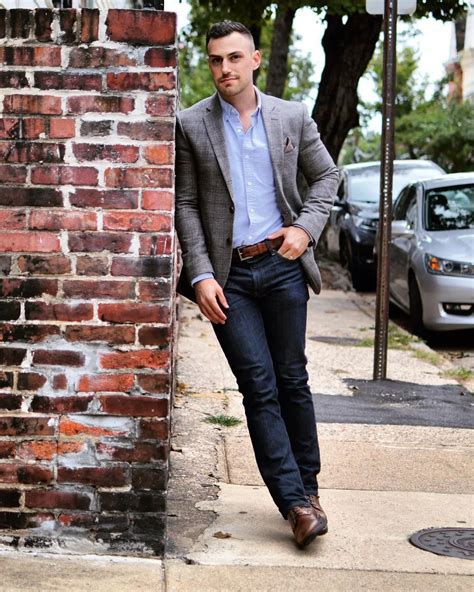 Are dark jeans OK for business casual?