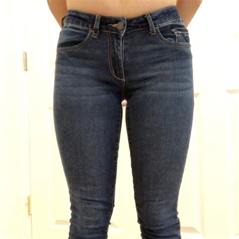Are dark jeans flattering?