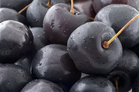 Are darker fruits healthier?