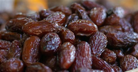 Are dry dates better than wet dates?