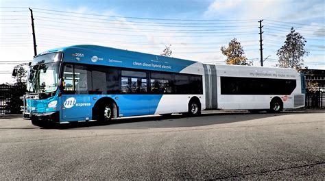 Are electric buses hybrid?