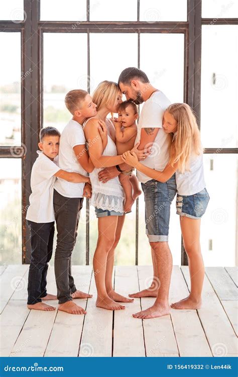 Are families with 4 kids happier?