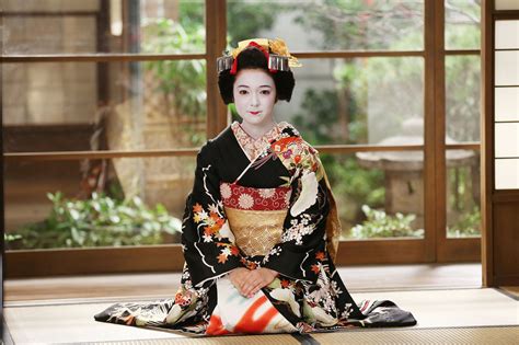 Are geishas sexualized?