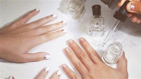Are gel nails healthy?