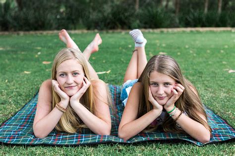 Are girls with sisters happier?