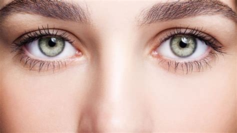 Are green eyes attractive?