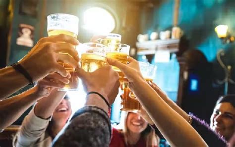 Are heavy drinkers healthier in later life?