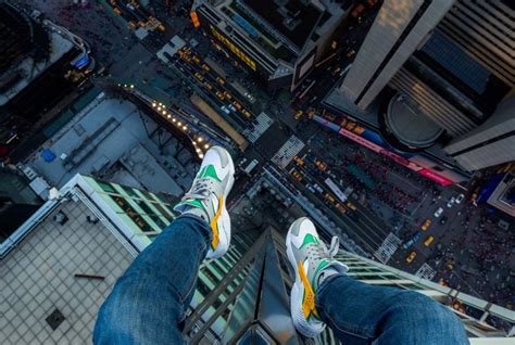 Are humans born with fear of heights?