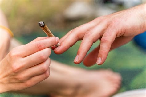 Are joints healthier than spliffs?