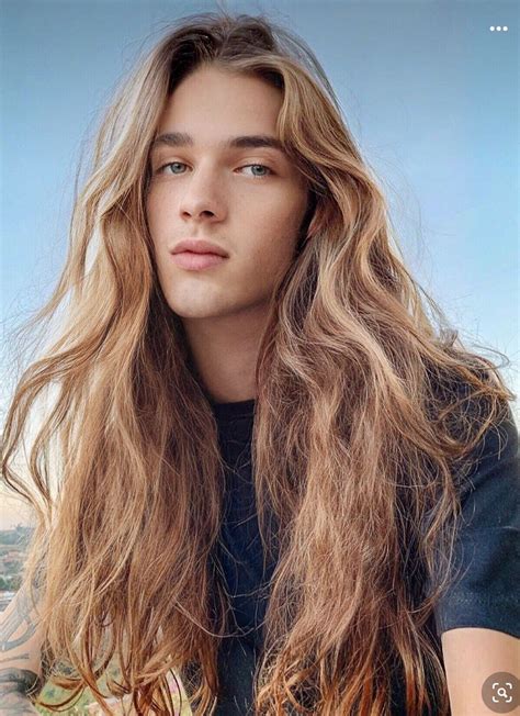 Are long hair masculine?