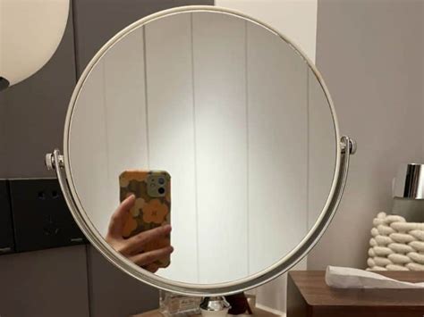 Are mirrors 100% accurate?