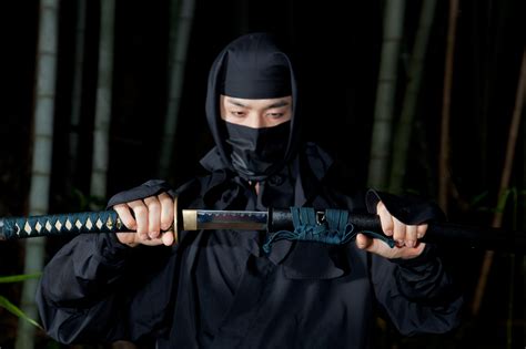 Are ninjas like samurai?