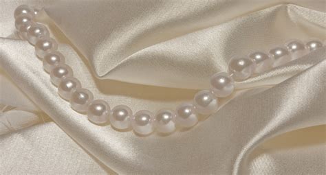 Are pearls back in style 2023?