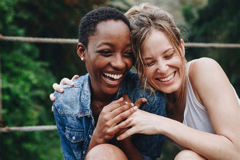 Are people happier with friends?