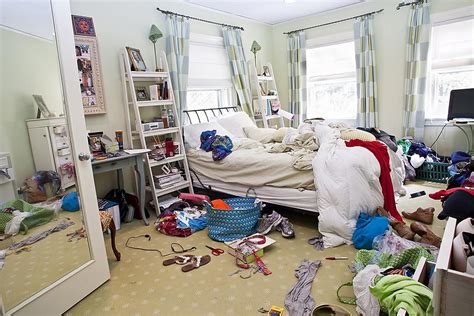 Are people with messy rooms more successful?