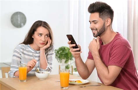 Are phones a problem in relationships?