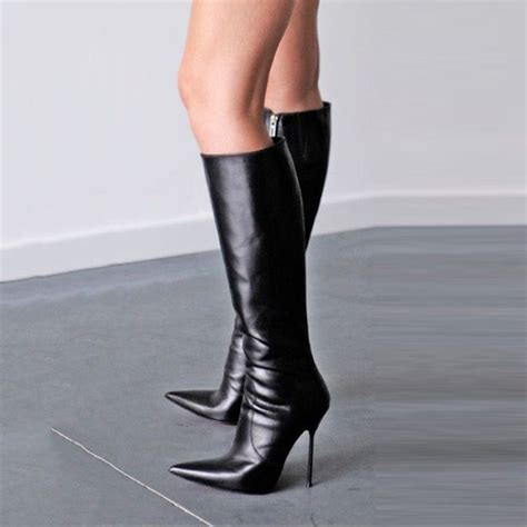 Are pointy boots out of style?