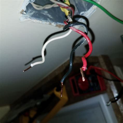 Are red and black wires hot?