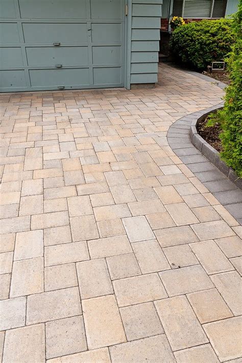 Are sandstone pavers hot?