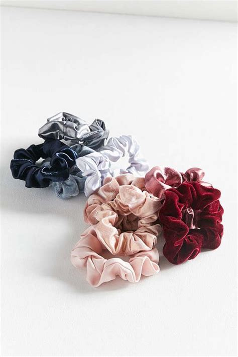Are scrunchies cool again?