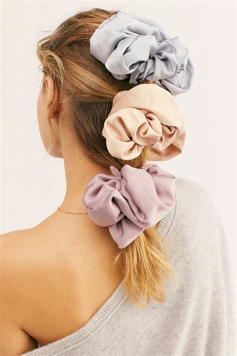 Are scrunchies popular in 2024?