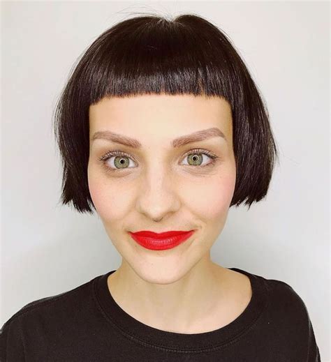 Are short bangs in fashion?