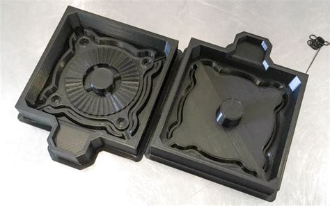 Are silicone molds better than metal?