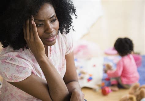 Are single parents more stressed?