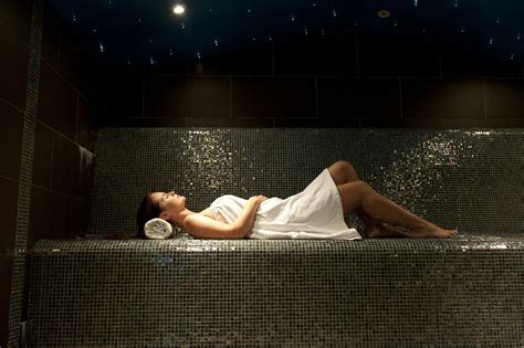 Are steam rooms healthy?