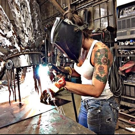 Are there girl welders?