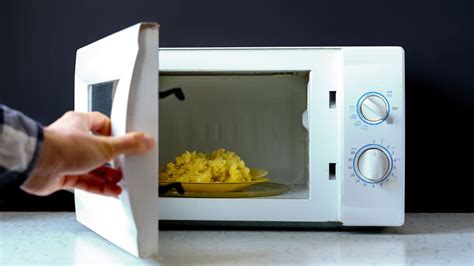 Are there negative effects of microwaved food?