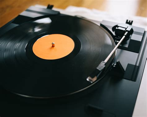 Are vinyl records better than FLAC?